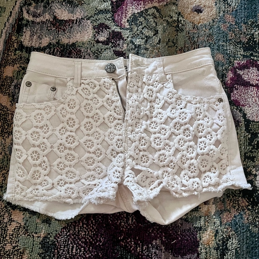 Rue 21 High-Waisted Off-White Lacy Shorts 0